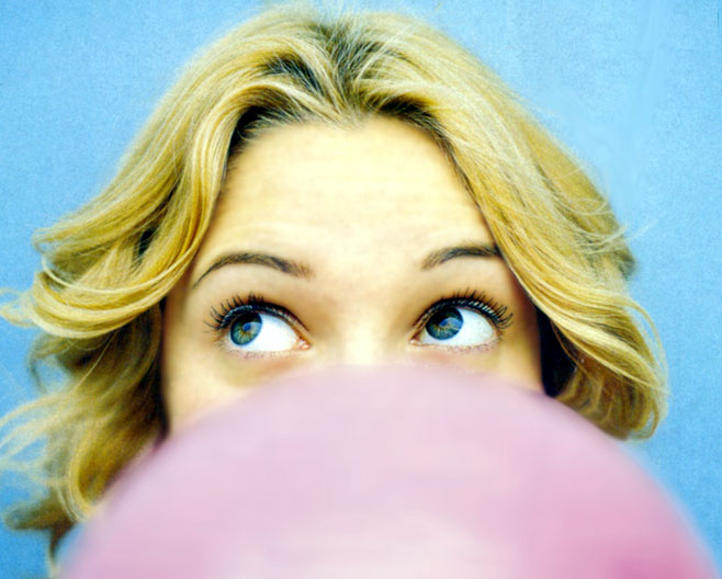 The lovely Miss Drew Barrymore. With some bubblegum. this can only mean one thing - the special link today is to DrewPages!